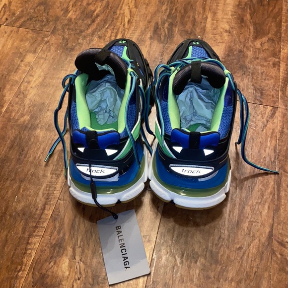 Selling balenciaga brand new never worn before boughtat Saks Fifth avenue. - Picture 2 of 4